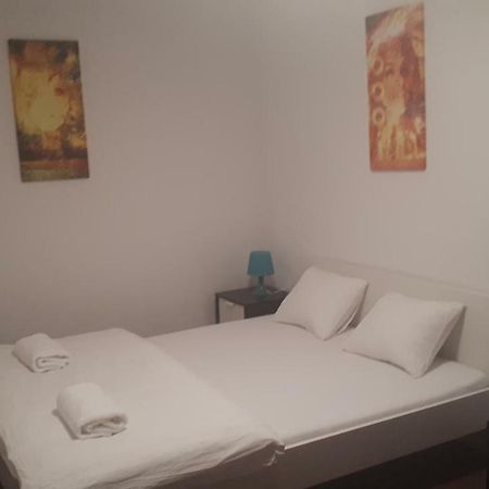 Apartman - Sukromie V Meste Bratislava Buitenkant foto