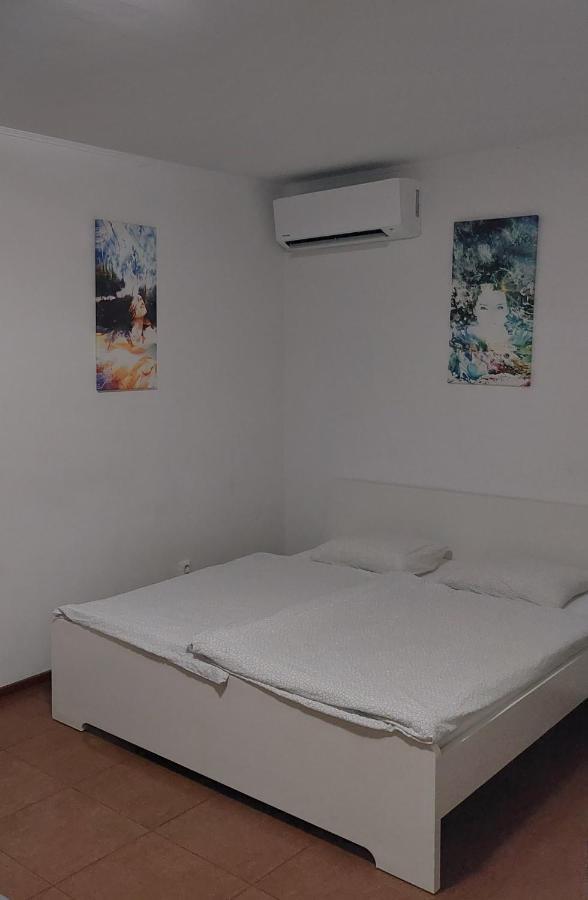 Apartman - Sukromie V Meste Bratislava Buitenkant foto