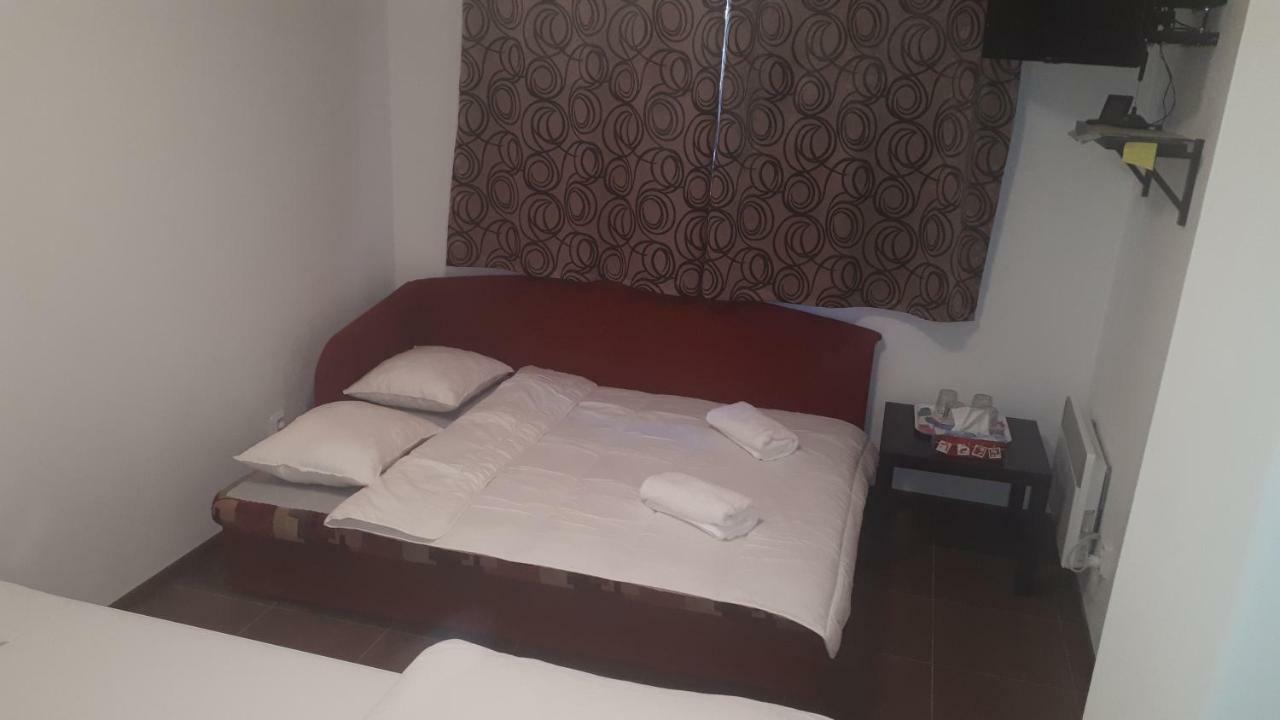 Apartman - Sukromie V Meste Bratislava Buitenkant foto