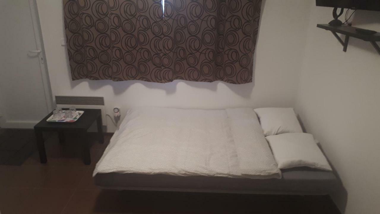 Apartman - Sukromie V Meste Bratislava Buitenkant foto